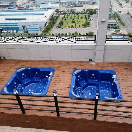 Western Bay Marina Hotel Phjongthek Kültér fotó