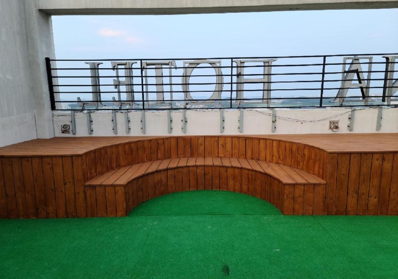 Western Bay Marina Hotel Phjongthek Kültér fotó