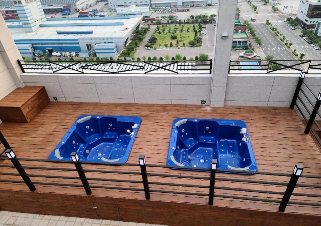 Western Bay Marina Hotel Phjongthek Kültér fotó
