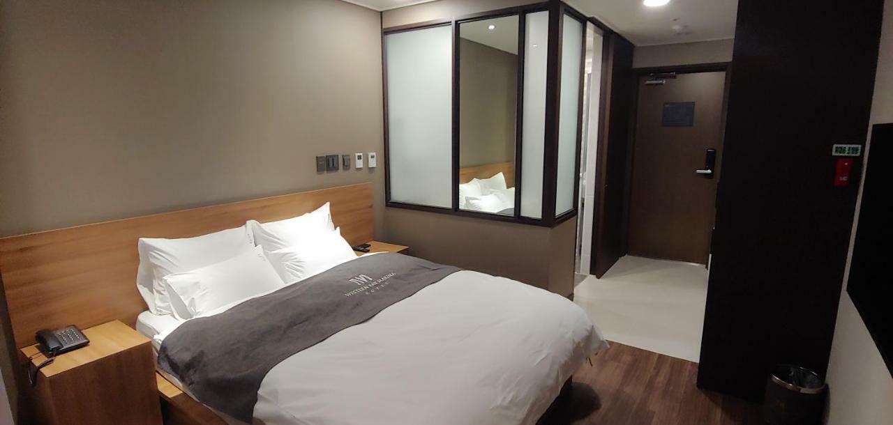 Western Bay Marina Hotel Phjongthek Kültér fotó
