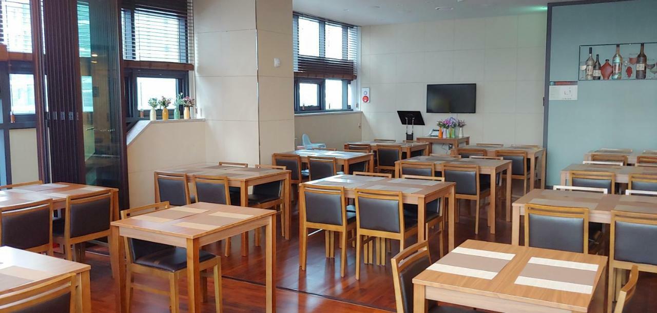 Western Bay Marina Hotel Phjongthek Kültér fotó