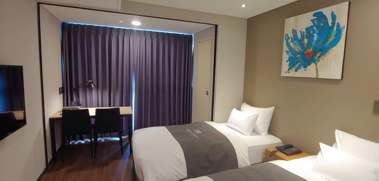 Western Bay Marina Hotel Phjongthek Kültér fotó