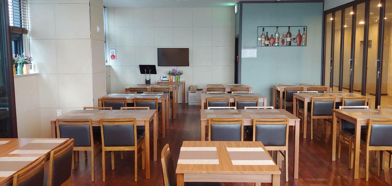 Western Bay Marina Hotel Phjongthek Kültér fotó