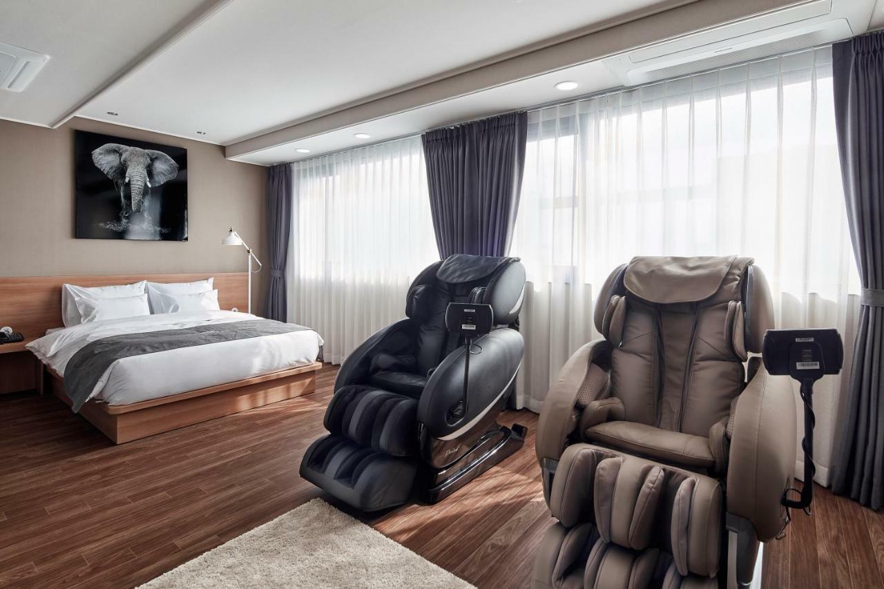 Western Bay Marina Hotel Phjongthek Kültér fotó