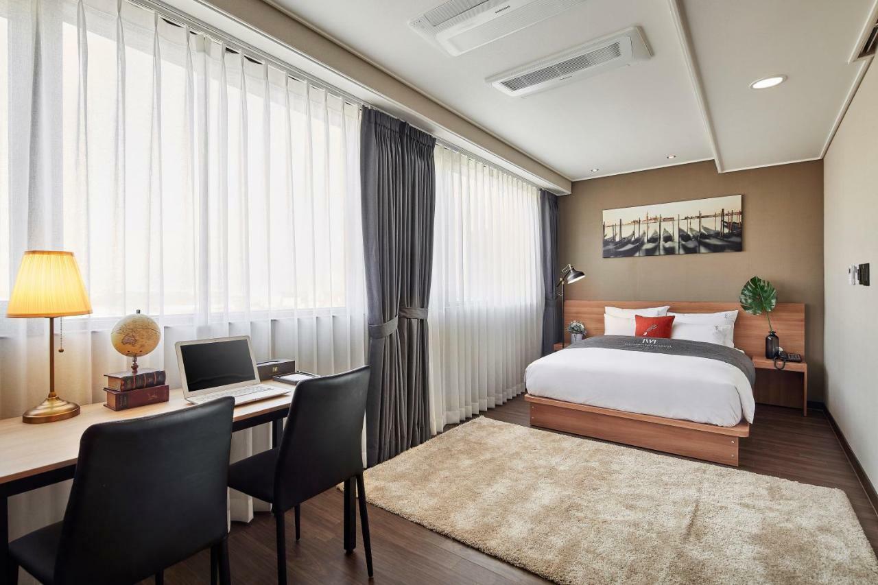 Western Bay Marina Hotel Phjongthek Kültér fotó
